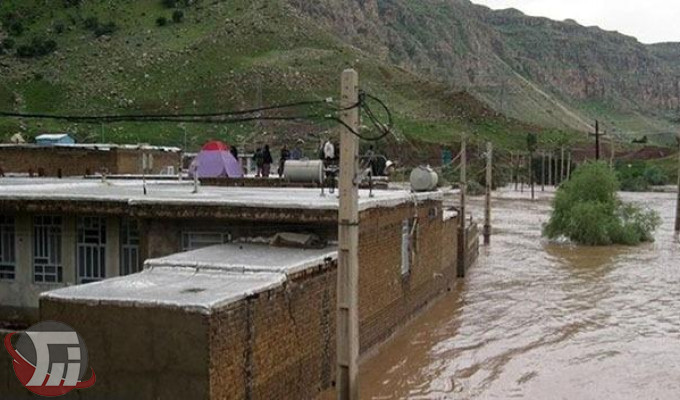 انسداد مسیر ۱۰ روستای کوهدشت بر اثر بارش باران