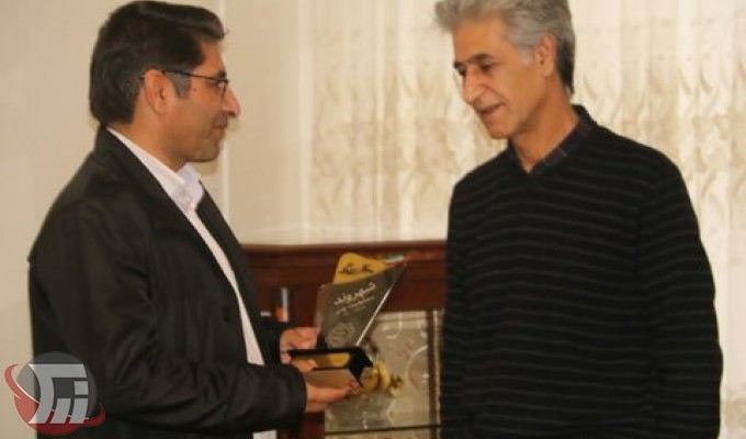 تقدیر شهردار خرمآباد از اکبر اسماعیلی به عنوان شهروند مسئولیتپذیر
