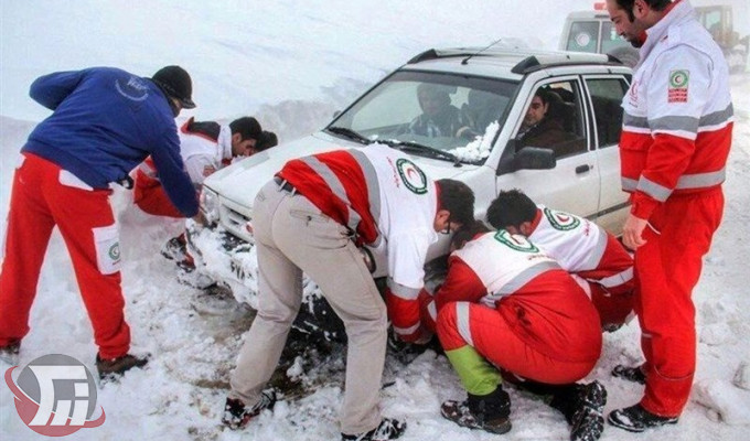 امدادرسانی به مسافران گرفتار در برف لرستان