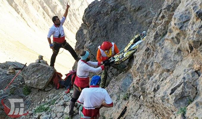 عملیات طاقت‌فرسای انتقال جسد کوهنورد اهوازی در قله «کول جنو» + تصاویر